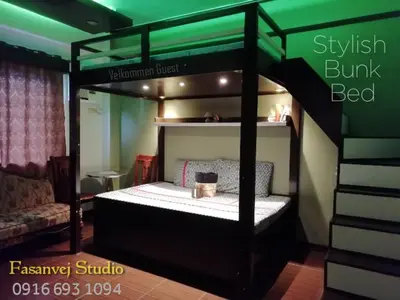 a bunk bed in a room with a green ceiling at Condo near NAIA Terminals Fasanvej Studio Netflix in Manila