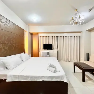 Kiel 5-Star Condo Hotel Across NAIA Manila Airport Terminal 3