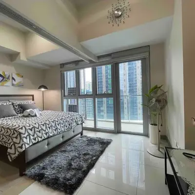 Luxe 1BR w/ Balcony @ Uptown Parksuites