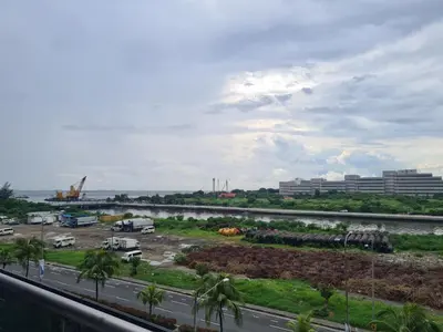 a view of a construction site with a highway at SHORE 2 Res TOWER 1 -2 BR unit in Manila