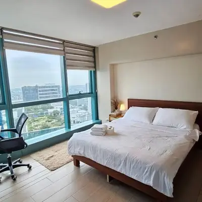 One Uptown BGC Modern & Spacious