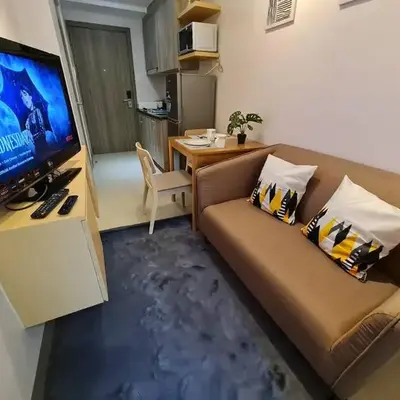 Chic 2 Bedroom EDSA APT with Balcony
