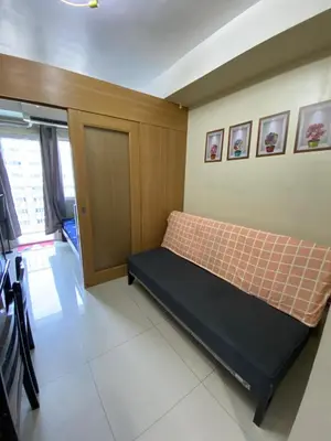 a bedroom with a bed in a room at Shell Residence Moa - Anne in Manila