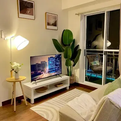 Cozy 1 BR Scandinavian/Tropical Condo with Balcony & Parking