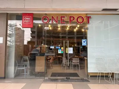 a one pot restaurant with a sign in the window at BAY WALK MANILA 957 DYNASTEL SHORE Staycation in Manila