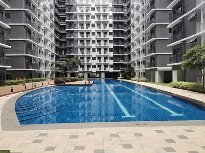 an empty swimming pool in a apartment building at Shore 3 in Manila