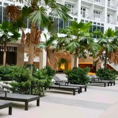 ndulge in opulence on a budget near MOA! Luxuriate in our Deluxe 1 Bedroom Units with stunning views. Enjoy free NETFLIX and an exceptional discount. Book now for a lavish and affordable escape!