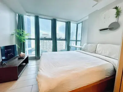 Gallery image of Thompson Suites - 2 beds, Uptown Parksuites Tower 1 25F in Manila