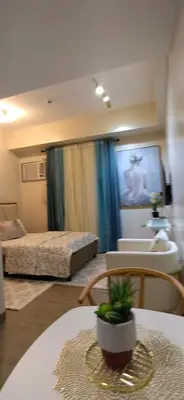 a room with two beds and a table with a plant at Le Palis Suite in Bukal
