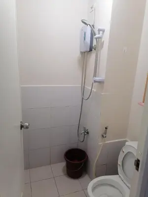 a small bathroom with a toilet and a shower at Para Sa'yo in Manila