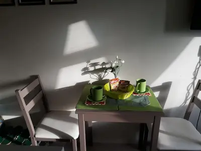 a table with a bowl of food and two green cups at Para Sa'yo in Manila