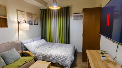 a small room with a bed and a table at J Studio - Fast WiFi, 55