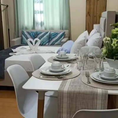 Coho The Hermosa - Staycation Studio Unit and Balcony View with Swimming Pool and Open Court access