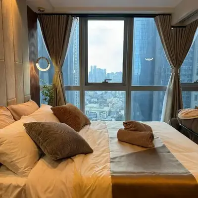 Staycations Up Above 14 @ BGC 1BR