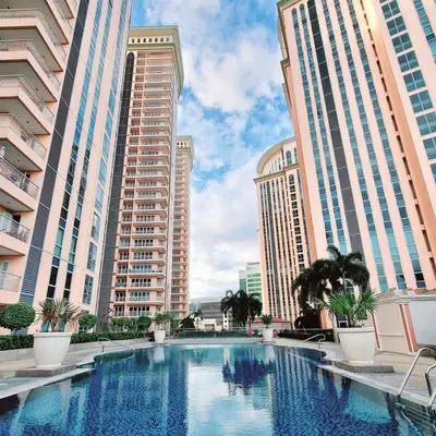 a large swimming pool in a city with tall buildings at Luxury Bgc Condo Near Venice Mall #vlra22e in Manila