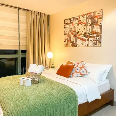 Chillhive Condo In Bgc Near Uptown Mall #ournw17a