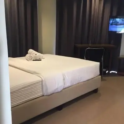 Spacious Studio Apartment B203