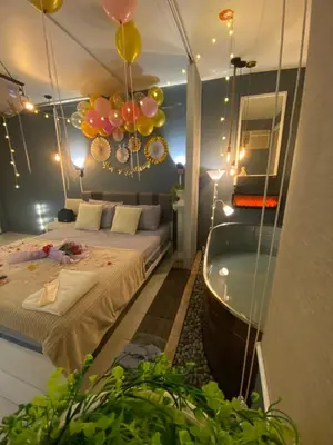a room with a bed and a tub and balloons at EL MEIR PRIME CABIN w/ Bathtub near EK in Santa Rosa