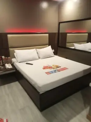 a bedroom with a large bed with a mirror at Hotel Sogo Pasay Wood Street in Manila