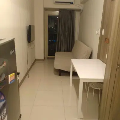 a small living room with a table and a chair at SMDC Coast Residences in Manila