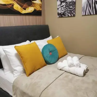 JoVis Place Staycation near MOA(Wifi & Netflix)