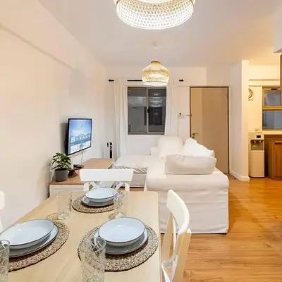 Coastal Inspired 2BR Condo I Fast Wi-Fi I Near BGC