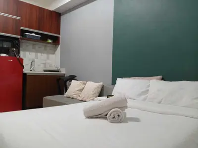 a room with a bed with towels on it at Manila Condotel near US Embassy in Manila