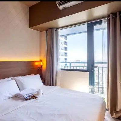 COZY SKYLINE CONDO in MAKATI