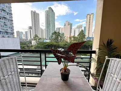 Gallery image of One Bedroom with Balcony by Christine Suites PH in Greenbelt Radisson in Manila
