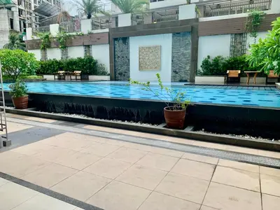 a swimming pool in the middle of a building at Rys Sheridan Tower Mandaluyong in Manila