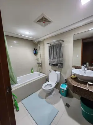 a bathroom with a tub and a toilet and a sink at Eastwood LeGrand 3 Eastwood City, Quezon City in Manila