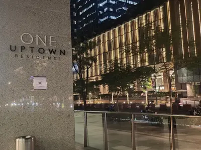 a one downtown reference sign on the side of a building at BGC One Uptown Residence King Bed 3 min walk to malls and restaurants in Manila