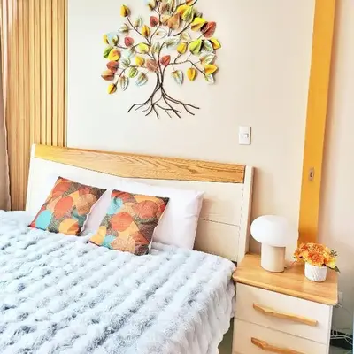 BGC One Uptown Residence King Bed 3 min walk to malls and restaurants