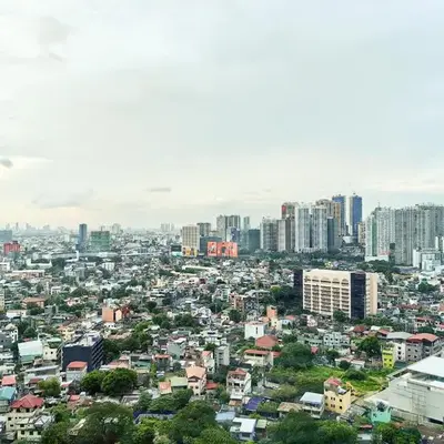 BGC Uptown Parksuites 2BR Skyline View with Balcony and Bathtub