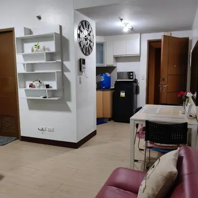 a living room with a table and a kitchen at LDN Secret Crib - Newport City in Manila