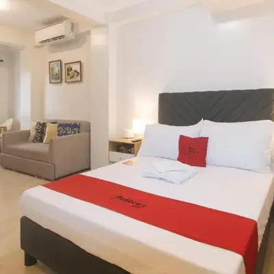 RedDoorz at Delorian Residences