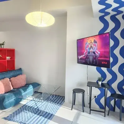 Cosy Suite Uptown Parksuites with Balcony Ultra fast wifi 250mbps