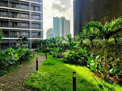 a garden in the middle of a city with tall buildings at High Rise Condo with Balcony, Pool, Grand Lobby, and Sky Garden 22F in Manila