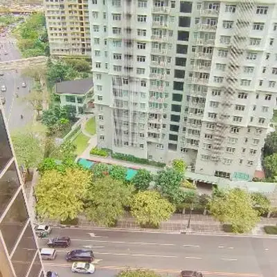 Elite Homestays Family-Friendly Condo Near Malls with Pool & Gym