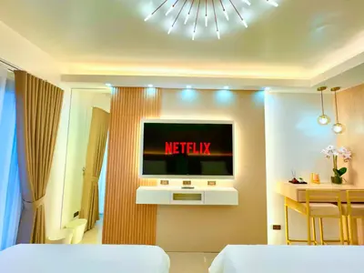 a hotel room with a television with the words netflix at Hotel-Like Staycation2 MOA Pasay in Manila