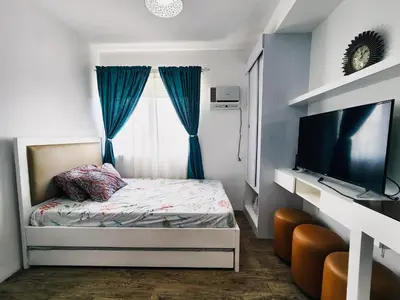 a small bedroom with a bed and a window at Mannah's Place in Santo Domingo