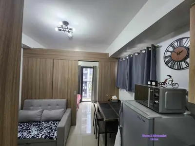 a small living room with a table and a microwave at SHORE 2 Residences MOA in Manila
