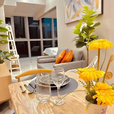 1BR Luxury unit in Uptown Parksuites -Walking distance to Malls