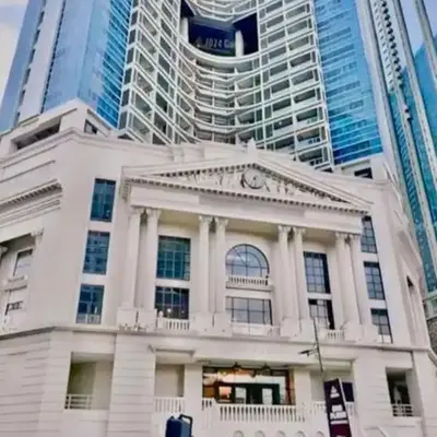 Cosy 1BR Uptown BGC with Balcony and Swimming Pool