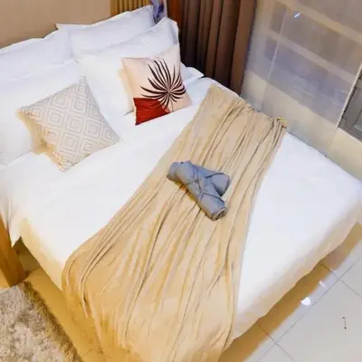 New Cozy Condo in Eastwood