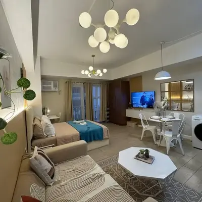 Staycation in venice residences Mckinley with balcony