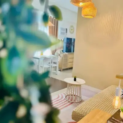 Budget Friendly Staycation walking distance to Venice Mall with Netflix and Wifi