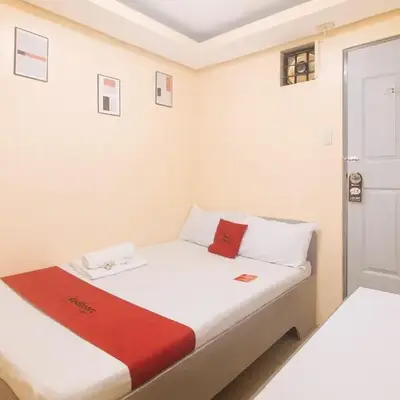 RedDoorz at LYOTO Bed and Breakfast near NAIA Terminal