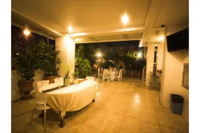 a room with a bath tub and a table and chairs at Townhouse OAK Metro Manila Near Osmena Highway PNR Pasay formerly Avitel Hotel in Manila
