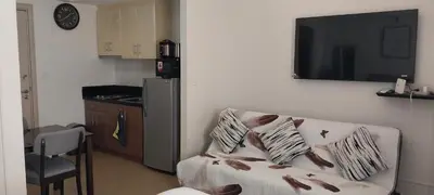 a living room with a couch and a kitchen at 150 Newport Blvd Condotel near T3 by Alps in Manila